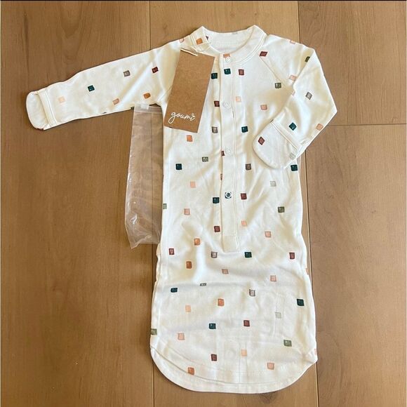 NWT Goumi Kids City Blocks Baby Gown SZ NB Newborn Snap Bamboo Sleeper - Picture 1 of 3